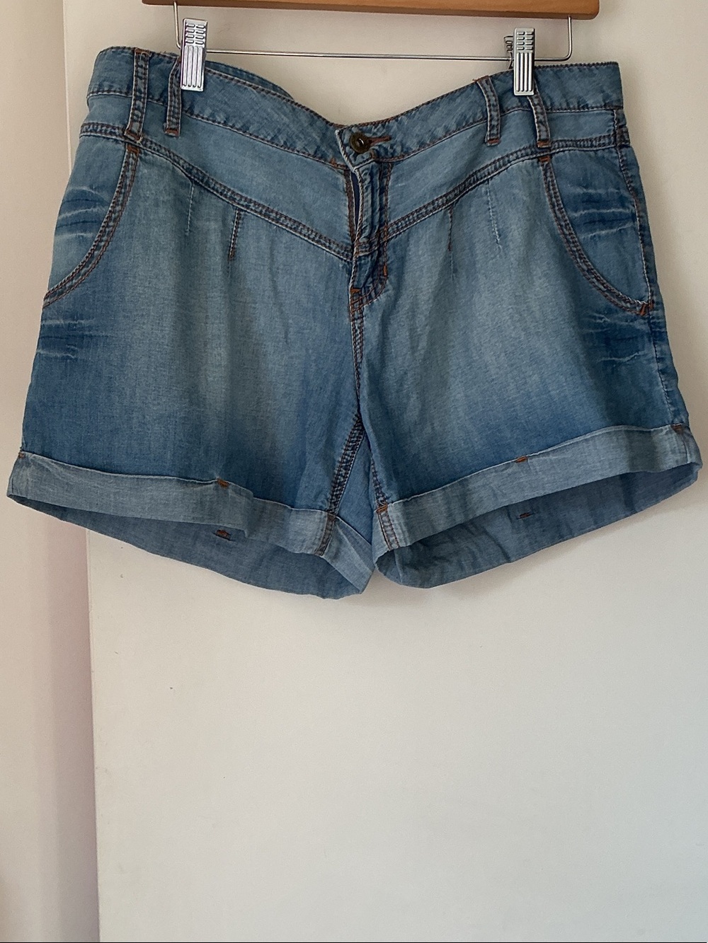 Women’s Light Blue soft Denim Rolled-Hem Shorts